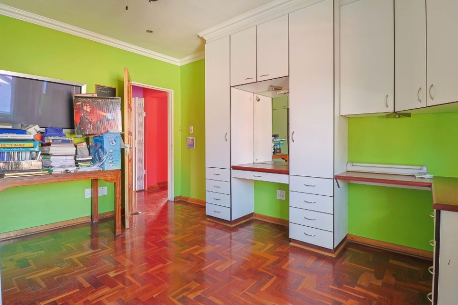 6 Bedroom Property for Sale in Brackendowns Gauteng