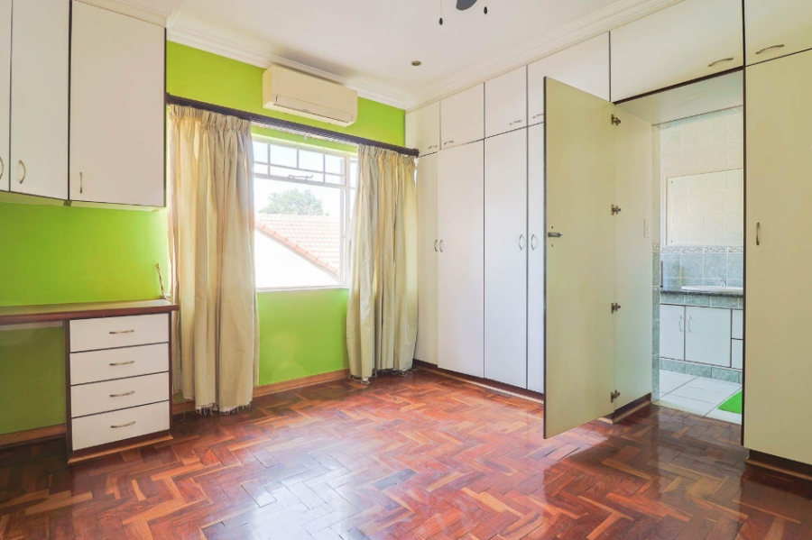 6 Bedroom Property for Sale in Brackendowns Gauteng