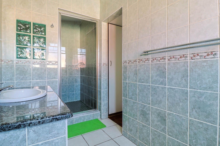 6 Bedroom Property for Sale in Brackendowns Gauteng