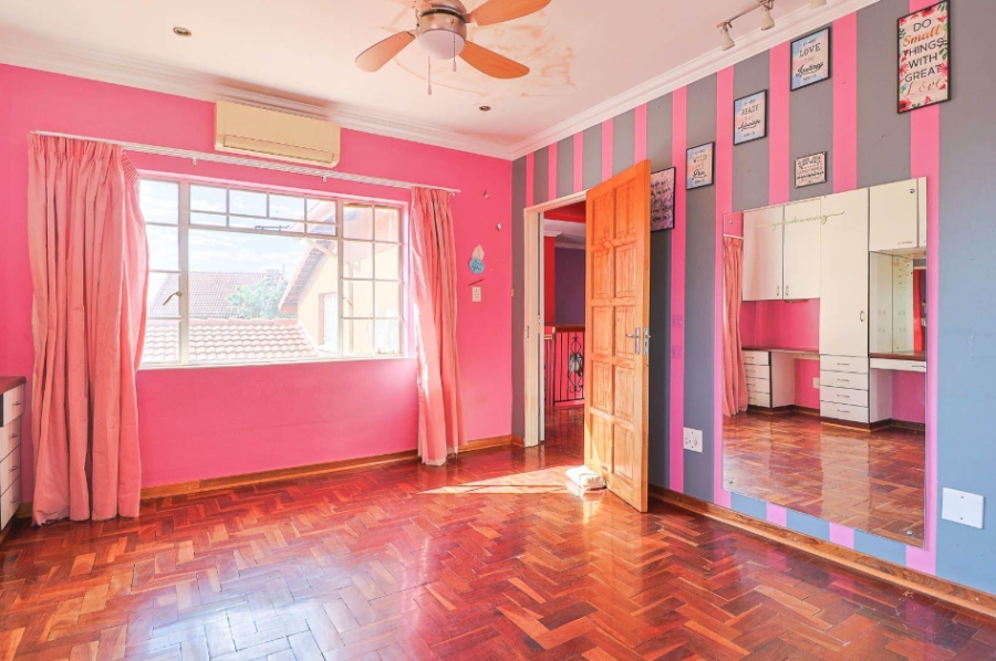 6 Bedroom Property for Sale in Brackendowns Gauteng