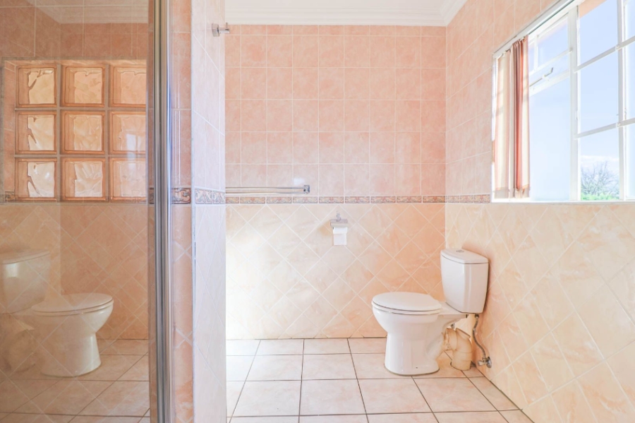 6 Bedroom Property for Sale in Brackendowns Gauteng