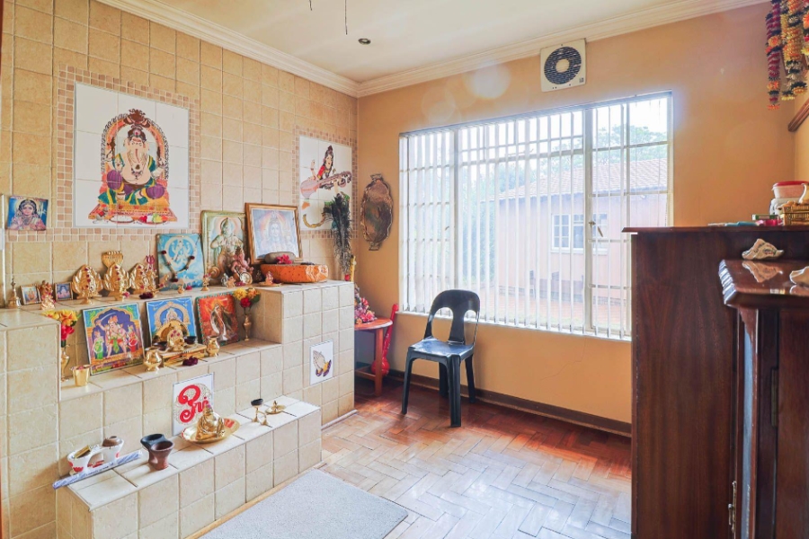 6 Bedroom Property for Sale in Brackendowns Gauteng