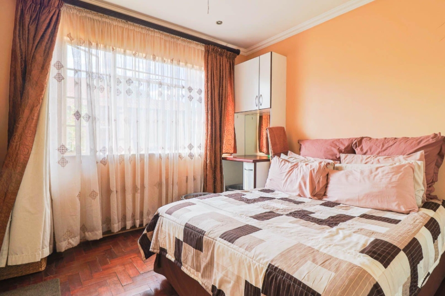 6 Bedroom Property for Sale in Brackendowns Gauteng