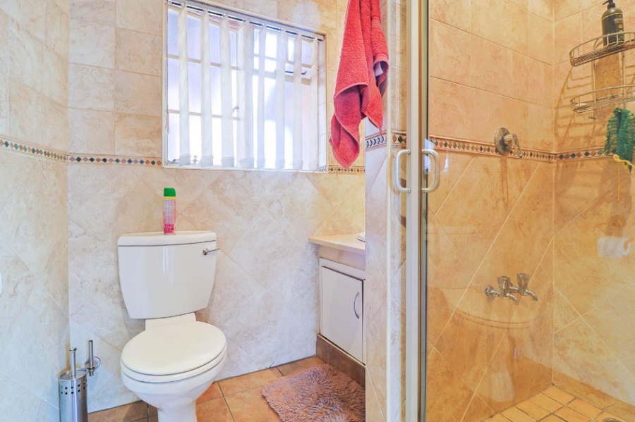 6 Bedroom Property for Sale in Brackendowns Gauteng