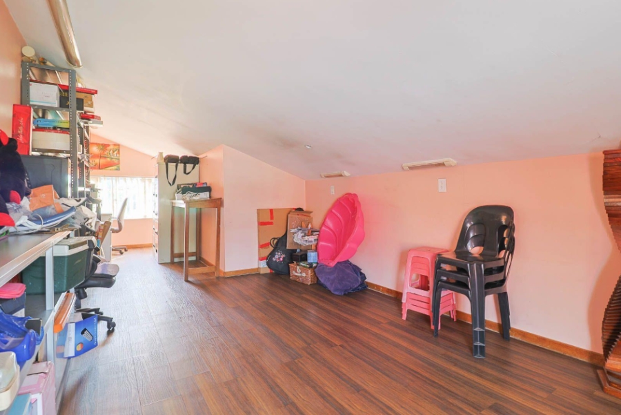 6 Bedroom Property for Sale in Brackendowns Gauteng