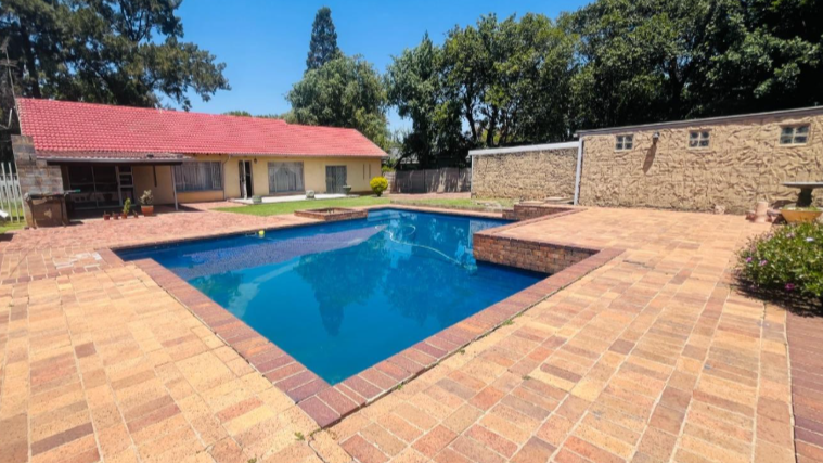 4 Bedroom Property for Sale in Brackendowns Gauteng