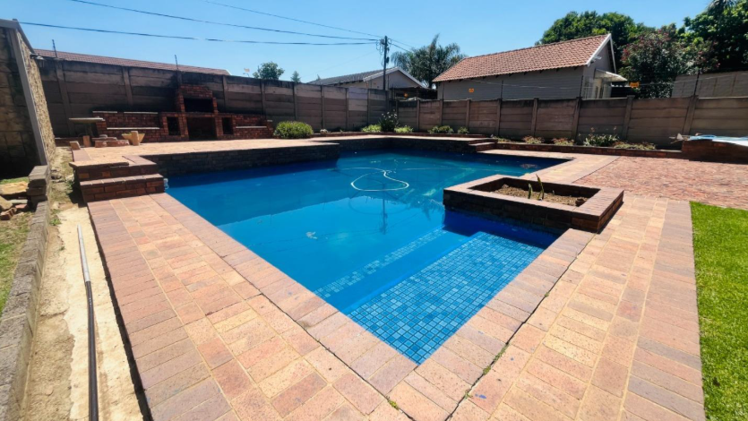 4 Bedroom Property for Sale in Brackendowns Gauteng