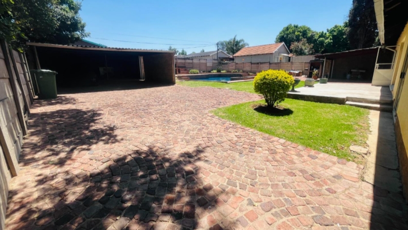 4 Bedroom Property for Sale in Brackendowns Gauteng