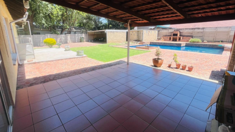 4 Bedroom Property for Sale in Brackendowns Gauteng