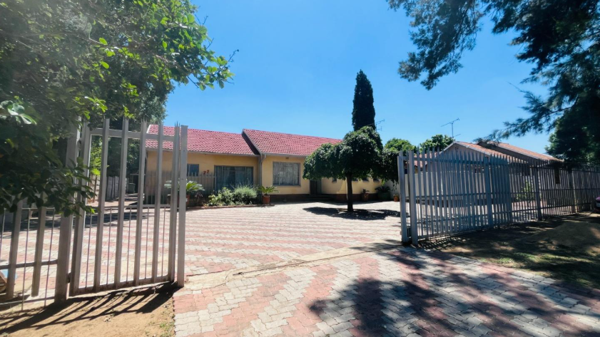 4 Bedroom Property for Sale in Brackendowns Gauteng