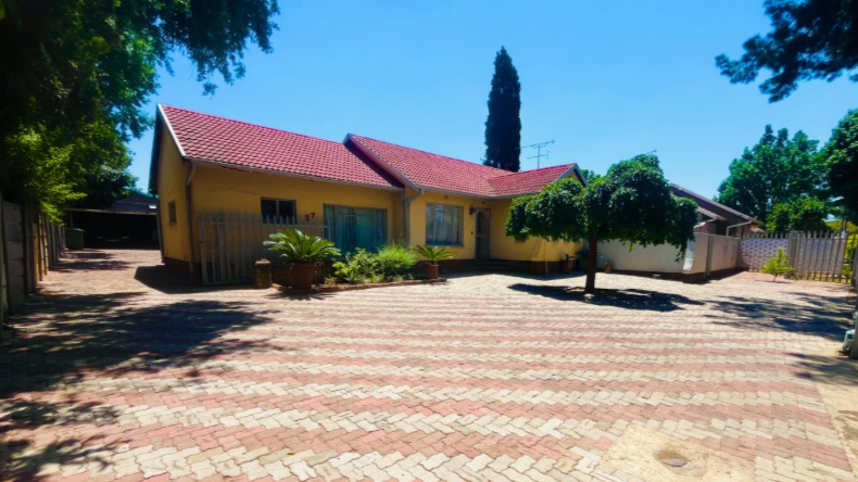 4 Bedroom Property for Sale in Brackendowns Gauteng
