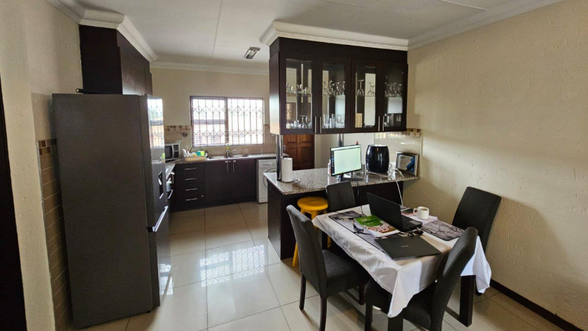 2 Bedroom Property for Sale in Brackendowns Gauteng