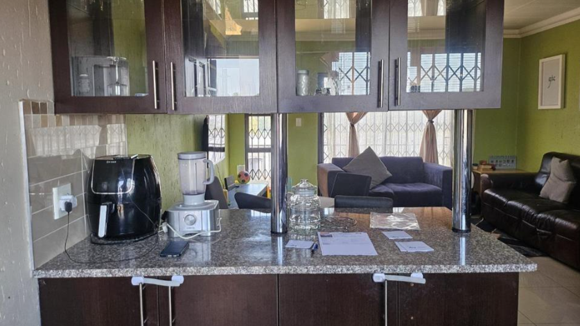 2 Bedroom Property for Sale in Brackendowns Gauteng