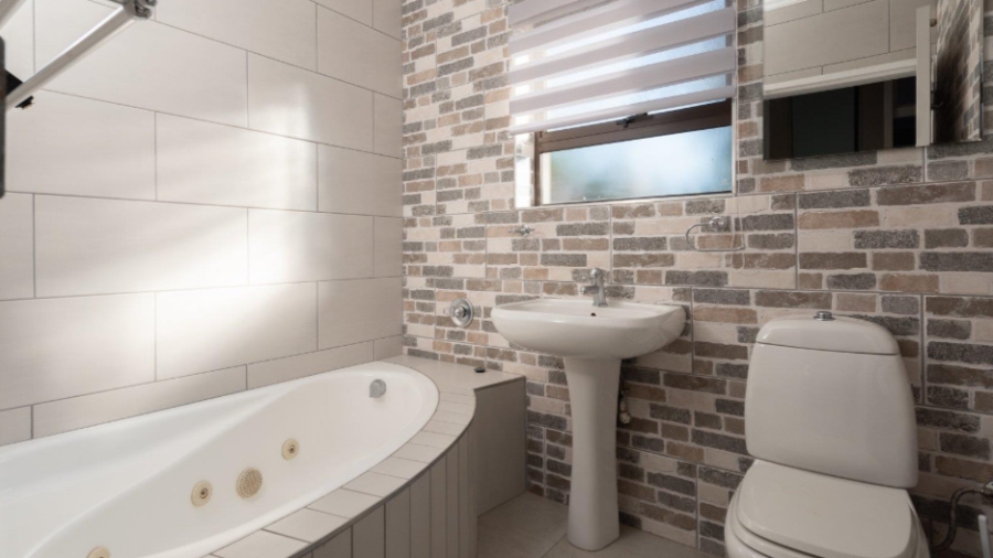 3 Bedroom Property for Sale in Brackenhurst Gauteng