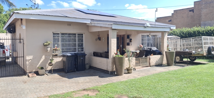 5 Bedroom Property for Sale in Mountain View Gauteng