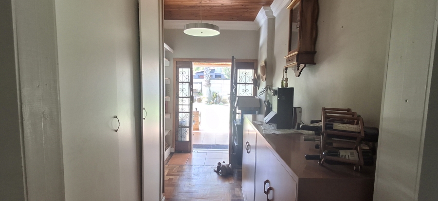 5 Bedroom Property for Sale in Mountain View Gauteng