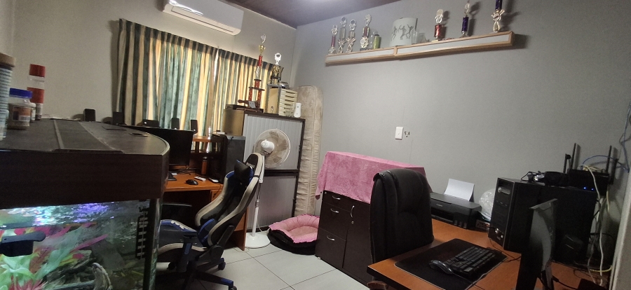 5 Bedroom Property for Sale in Mountain View Gauteng