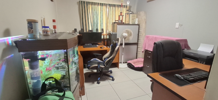 5 Bedroom Property for Sale in Mountain View Gauteng