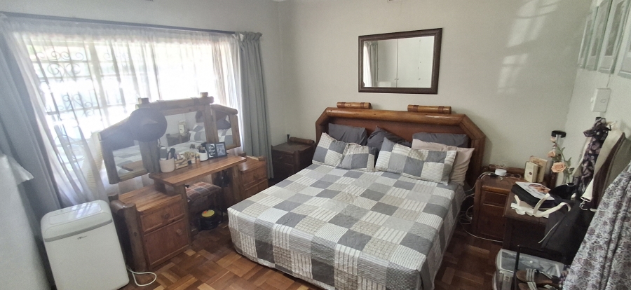 5 Bedroom Property for Sale in Mountain View Gauteng