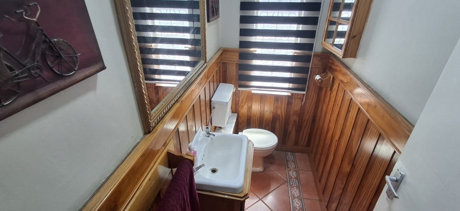 5 Bedroom Property for Sale in Mountain View Gauteng