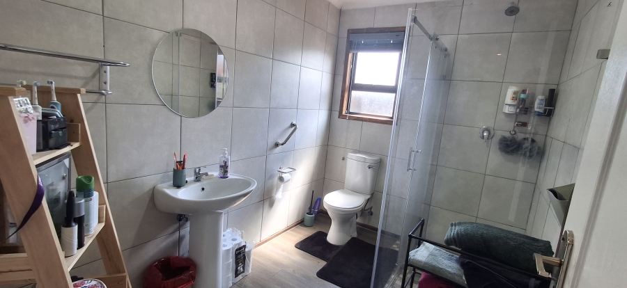 5 Bedroom Property for Sale in Mountain View Gauteng