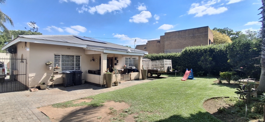 5 Bedroom Property for Sale in Mountain View Gauteng