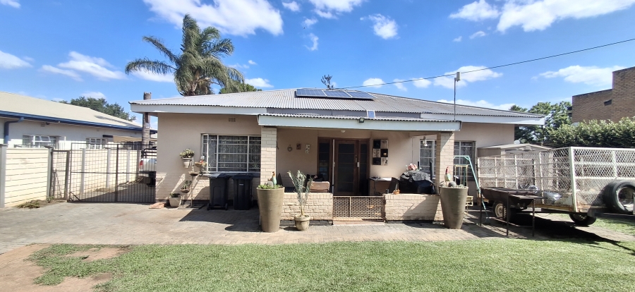 5 Bedroom Property for Sale in Mountain View Gauteng