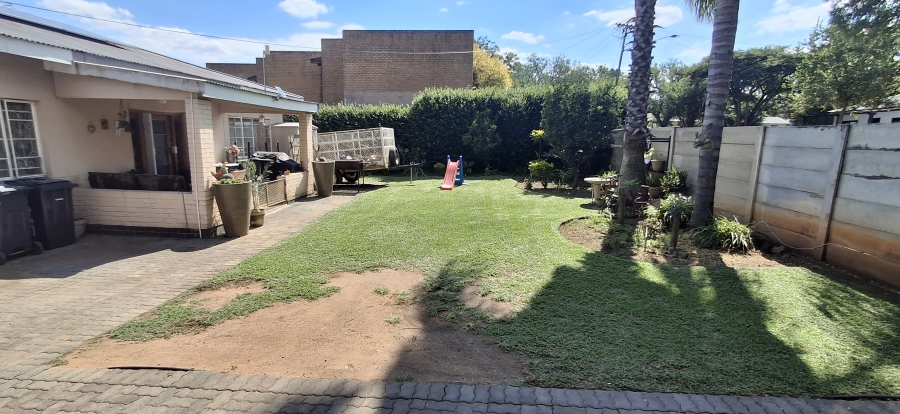 5 Bedroom Property for Sale in Mountain View Gauteng