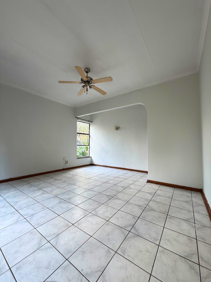 5 Bedroom Property for Sale in Glen Marais Gauteng