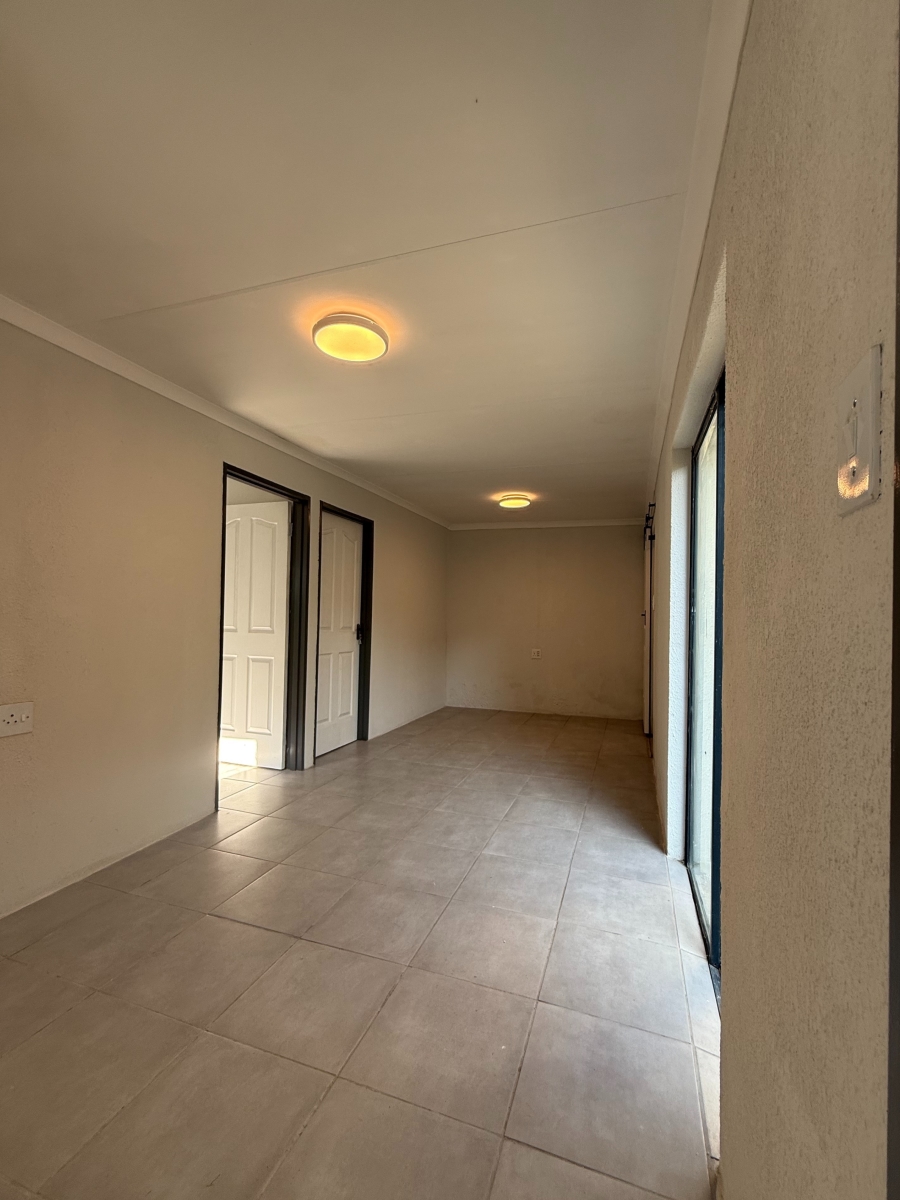 5 Bedroom Property for Sale in Glen Marais Gauteng