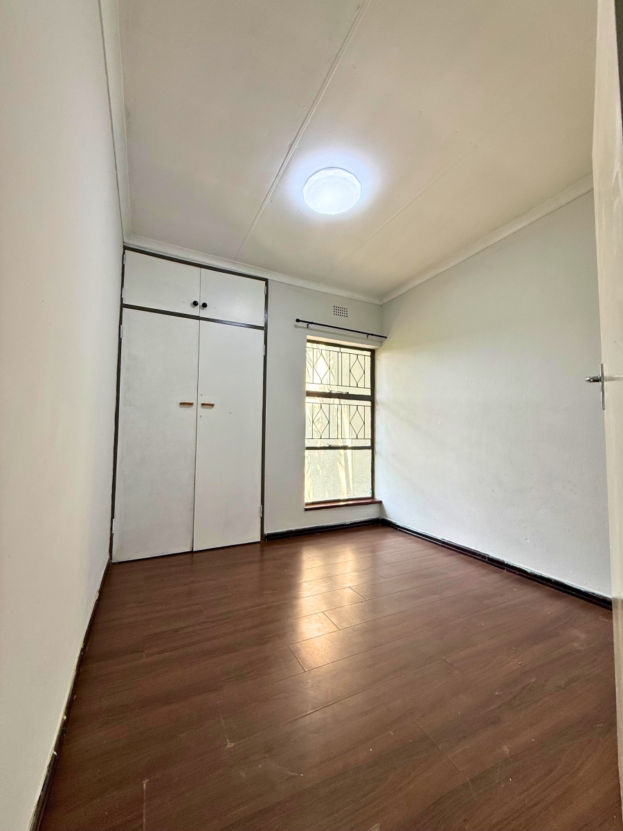 5 Bedroom Property for Sale in Glen Marais Gauteng