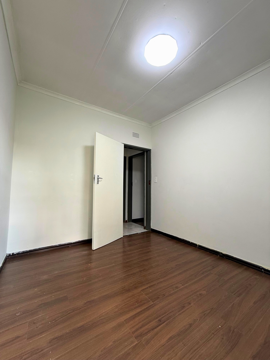 5 Bedroom Property for Sale in Glen Marais Gauteng