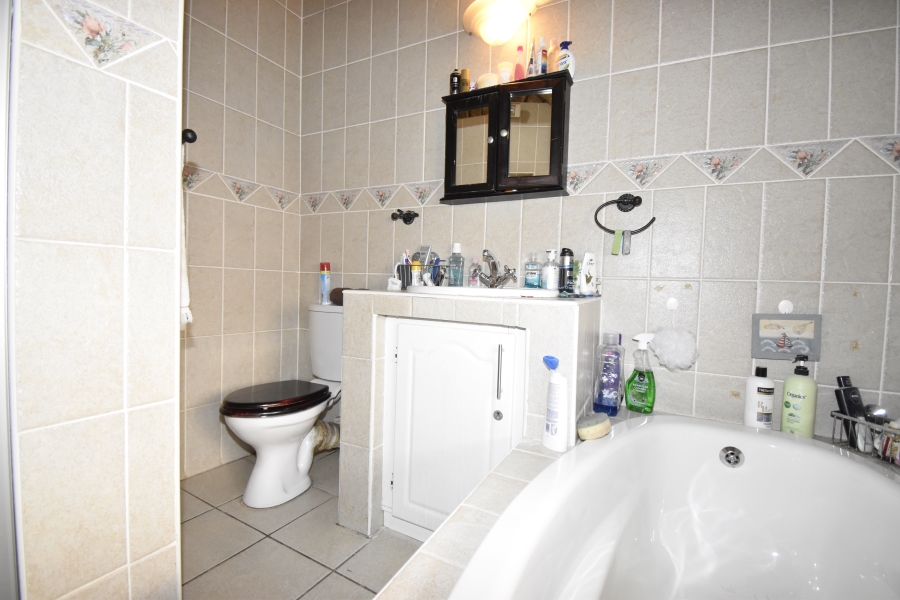 4 Bedroom Property for Sale in Helderkruin Gauteng