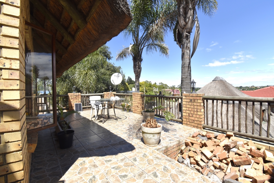 4 Bedroom Property for Sale in Helderkruin Gauteng