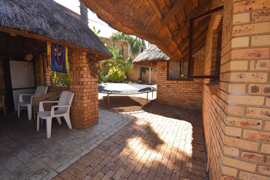 4 Bedroom Property for Sale in Helderkruin Gauteng