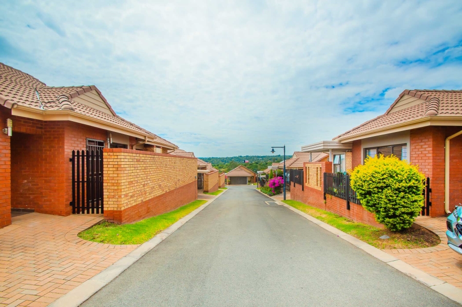 2 Bedroom Property for Sale in Olivedale Gauteng