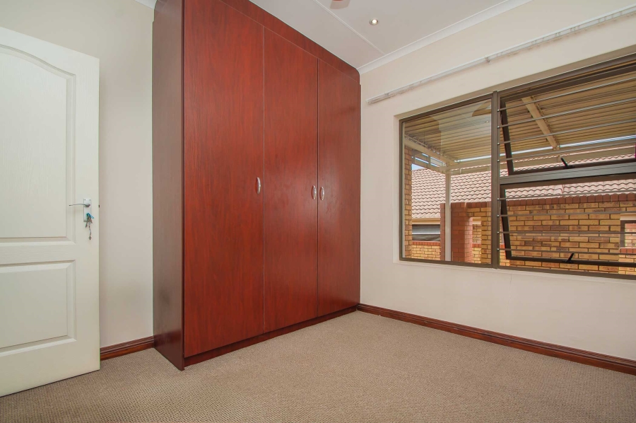 2 Bedroom Property for Sale in Olivedale Gauteng