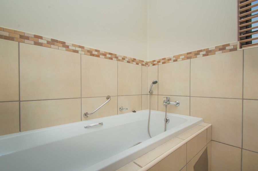 2 Bedroom Property for Sale in Olivedale Gauteng