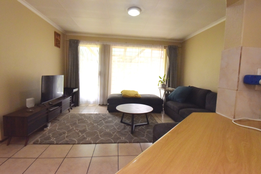 2 Bedroom Property for Sale in Sonneglans Gauteng