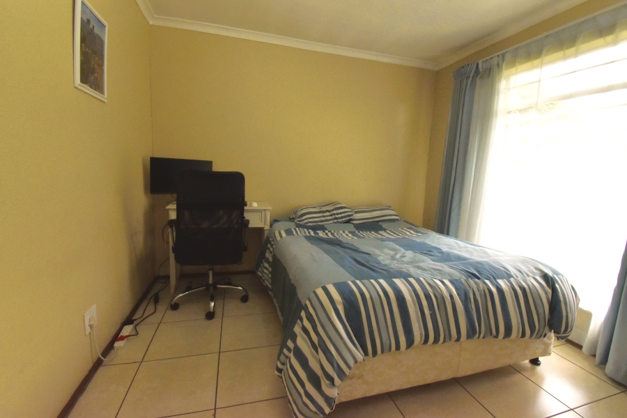 2 Bedroom Property for Sale in Sonneglans Gauteng