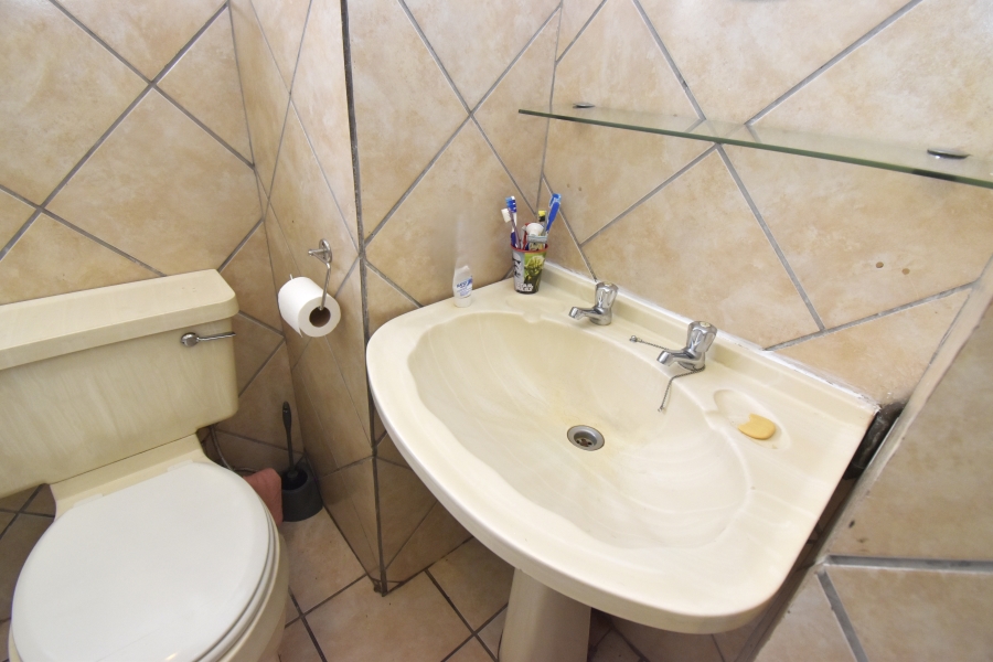 2 Bedroom Property for Sale in Sonneglans Gauteng