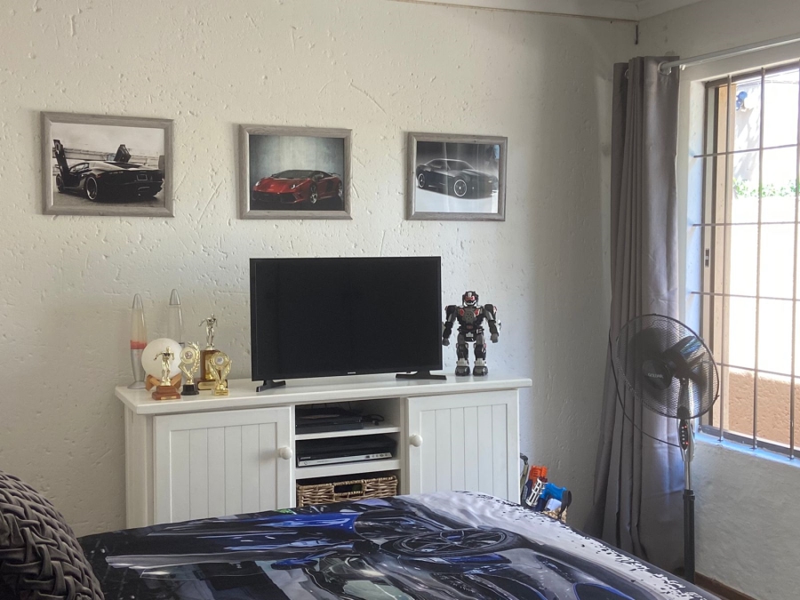 To Let 3 Bedroom Property for Rent in North Riding Gauteng