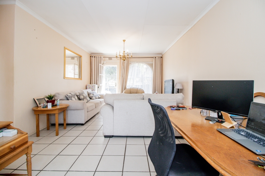 2 Bedroom Property for Sale in Meredale Gauteng