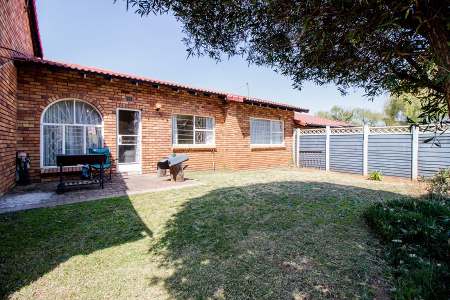 2 Bedroom Property for Sale in Meredale Gauteng