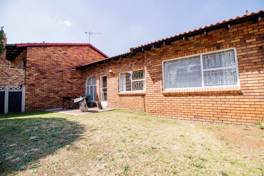 2 Bedroom Property for Sale in Meredale Gauteng