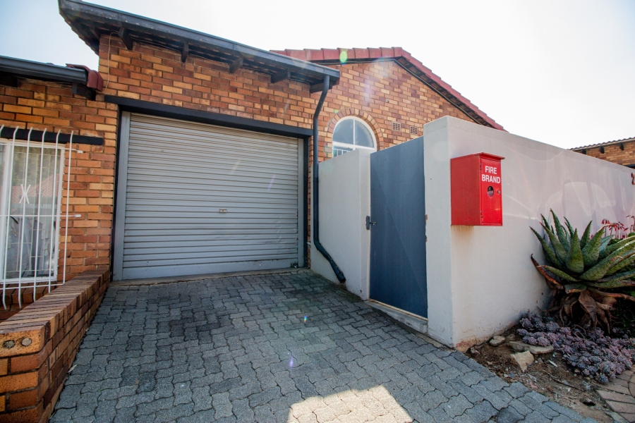 2 Bedroom Property for Sale in Meredale Gauteng