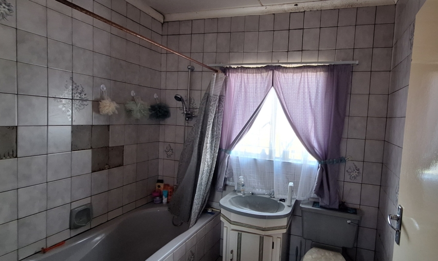 4 Bedroom Property for Sale in Theoville Gauteng