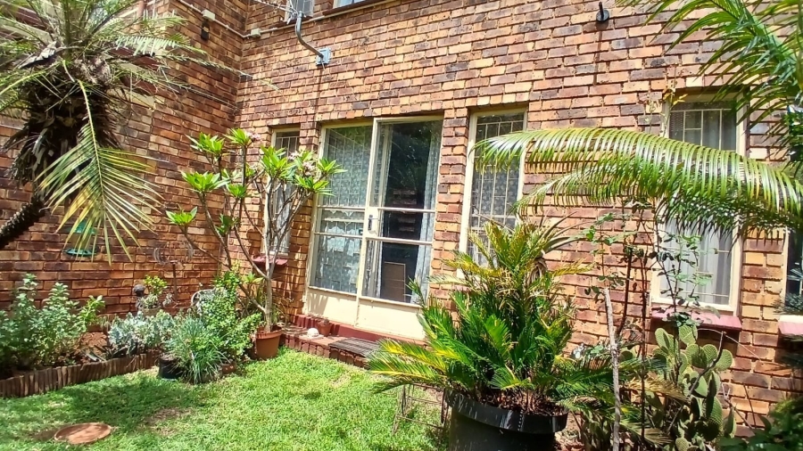 2 Bedroom Property for Sale in Wierda Park Gauteng