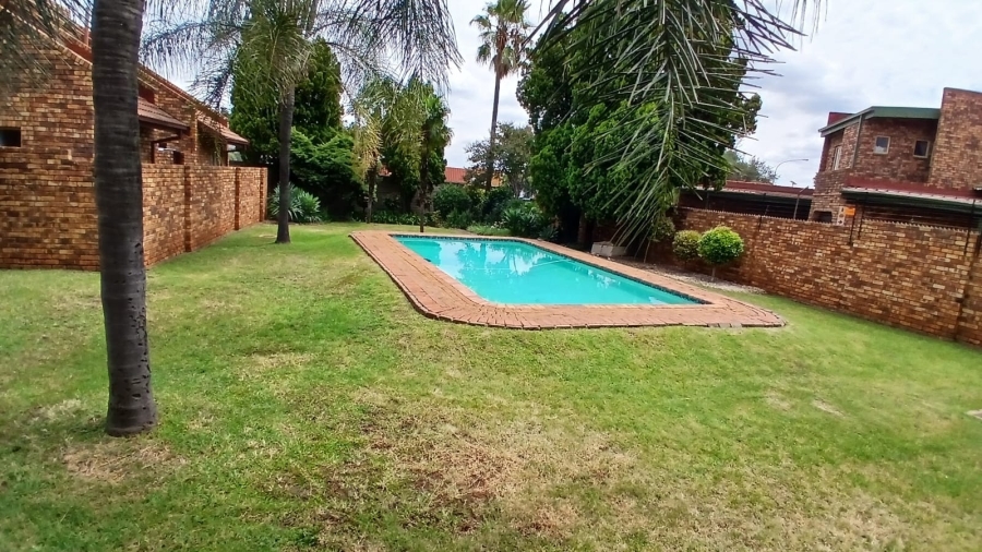 2 Bedroom Property for Sale in Wierda Park Gauteng