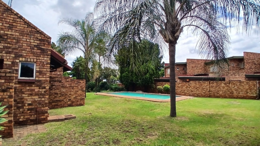 2 Bedroom Property for Sale in Wierda Park Gauteng